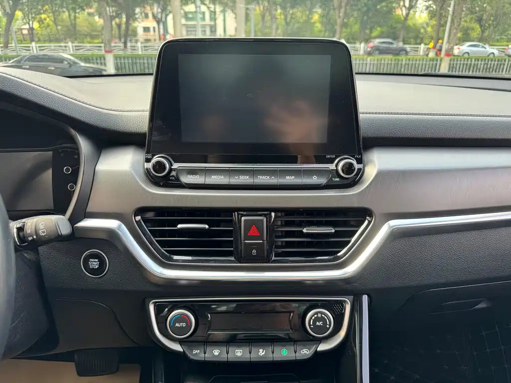 Kia Sportage — фото 8