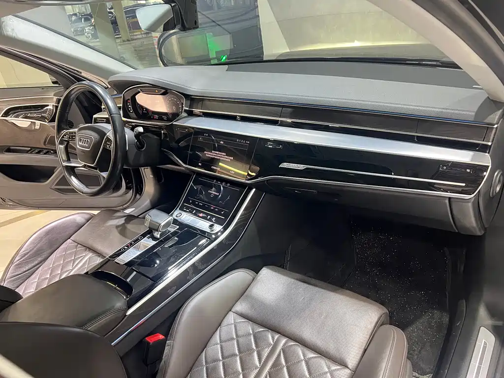Audi A8 — фото 13