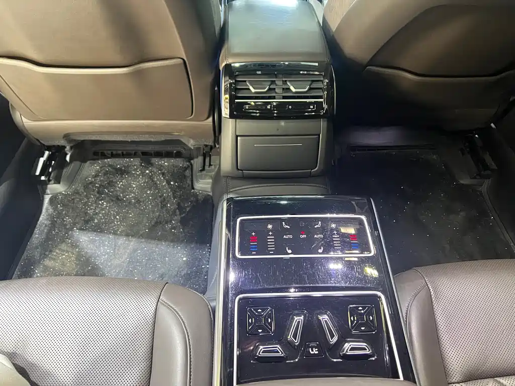 Audi A8 — фото 9