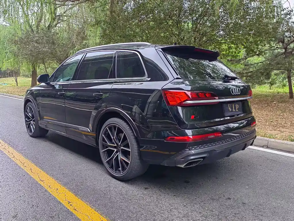 Audi Q7 — фото 8