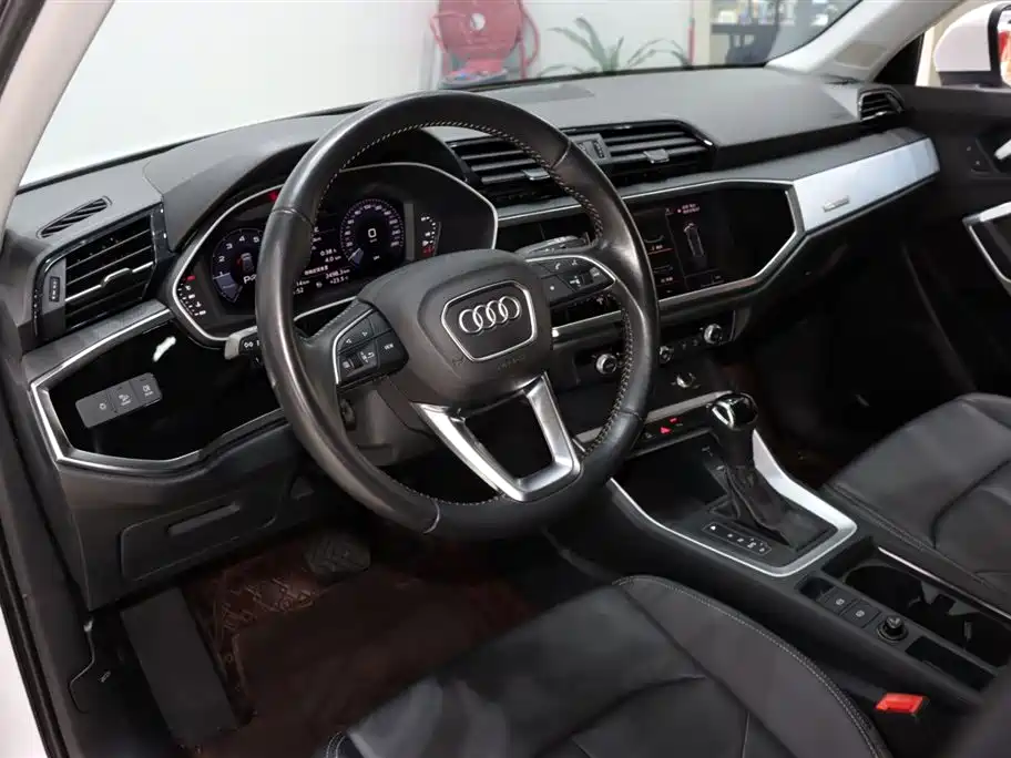 Audi Q3 — фото 10