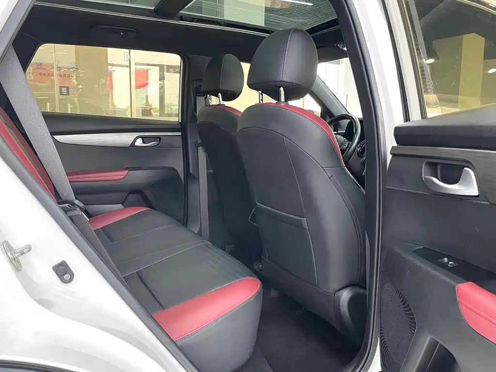 Kia Sportage — фото 13