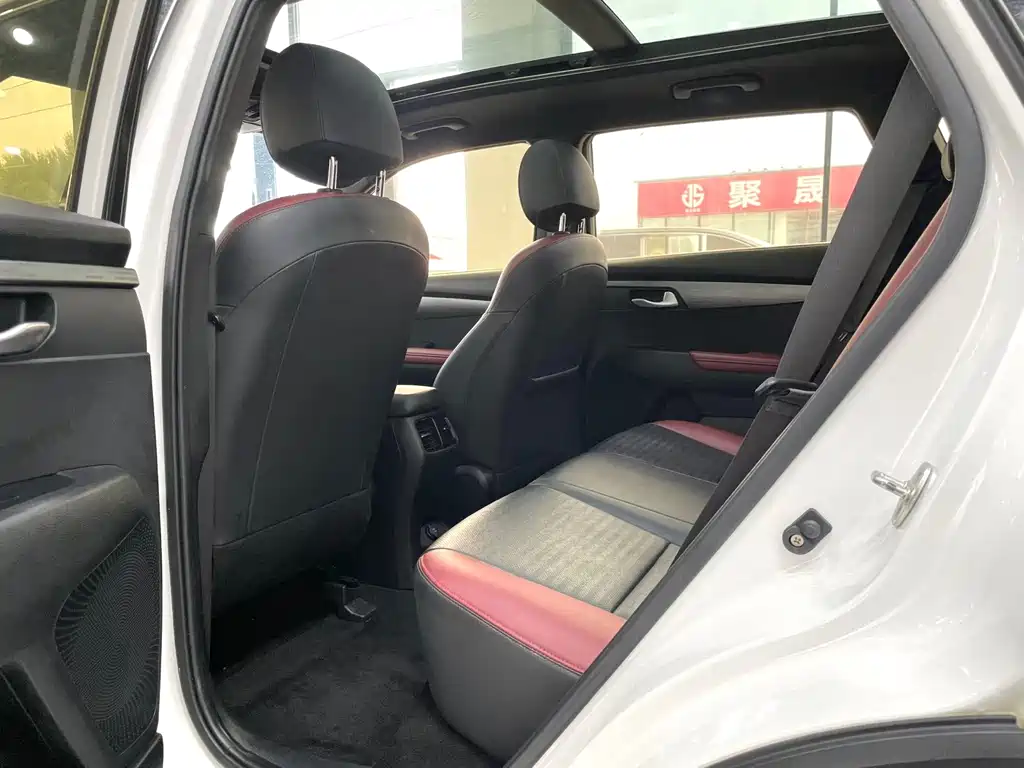 Kia Sportage — фото 10