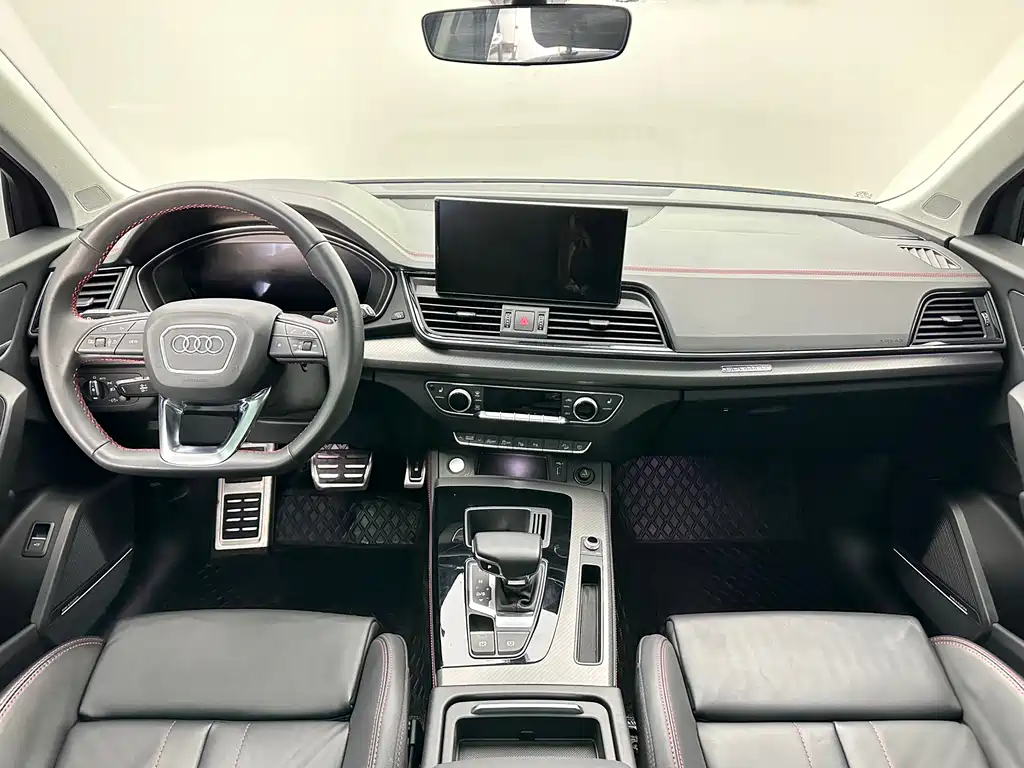 Audi Q5L — фото 5