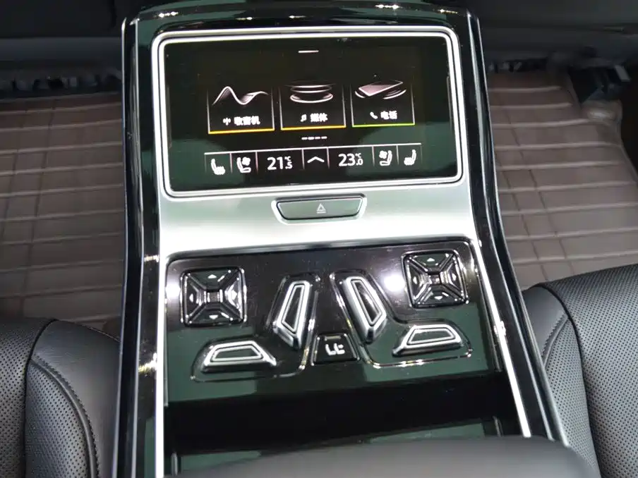 Audi A8 — фото 11