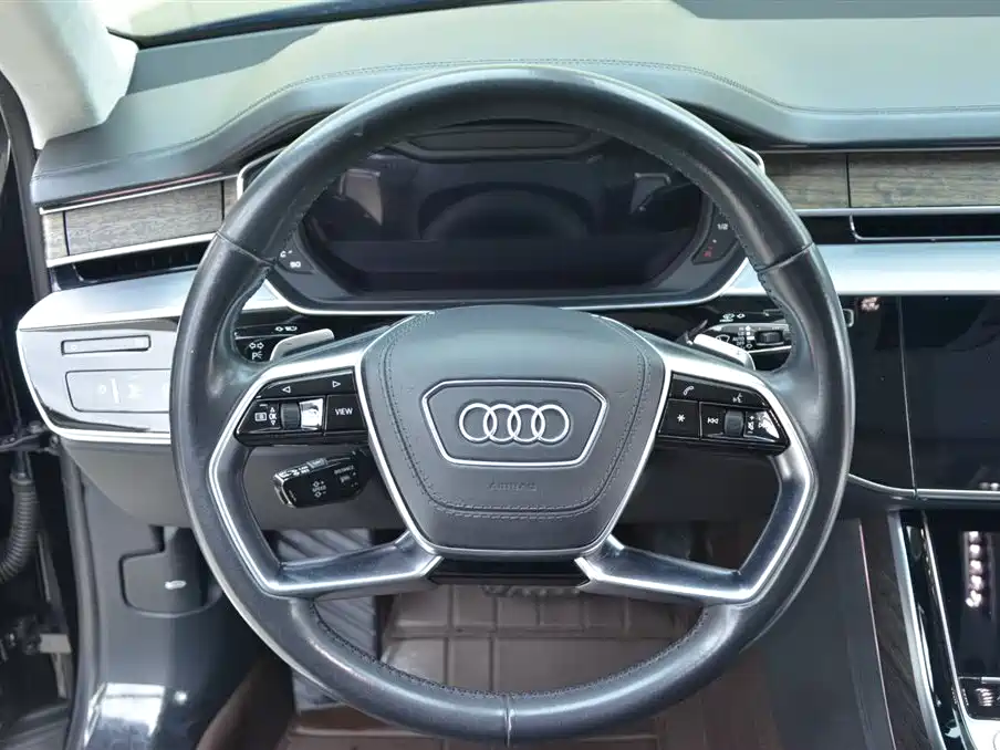Audi A8 — фото 5