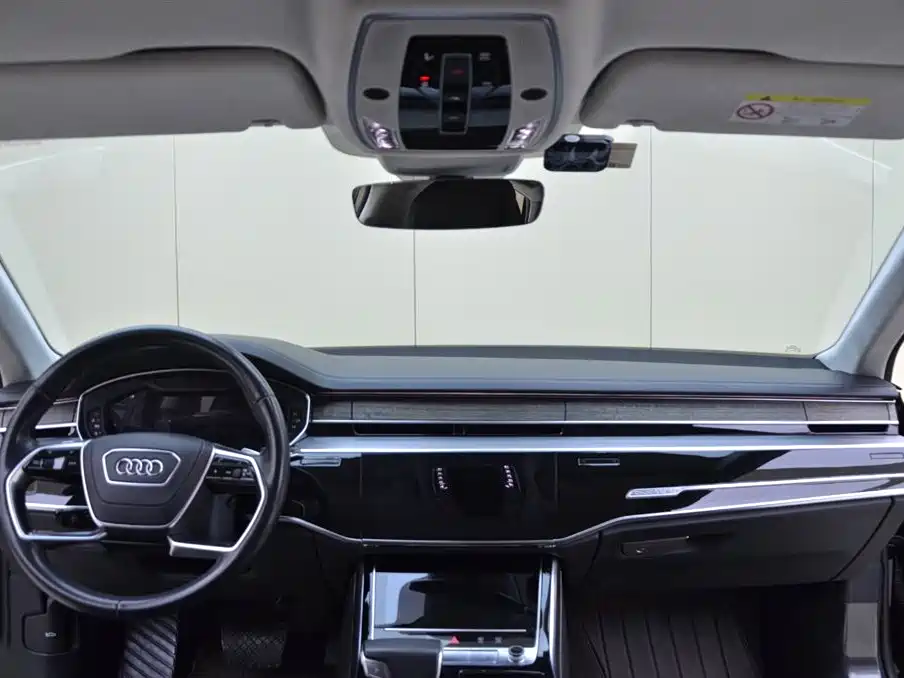 Audi A8 — фото 6