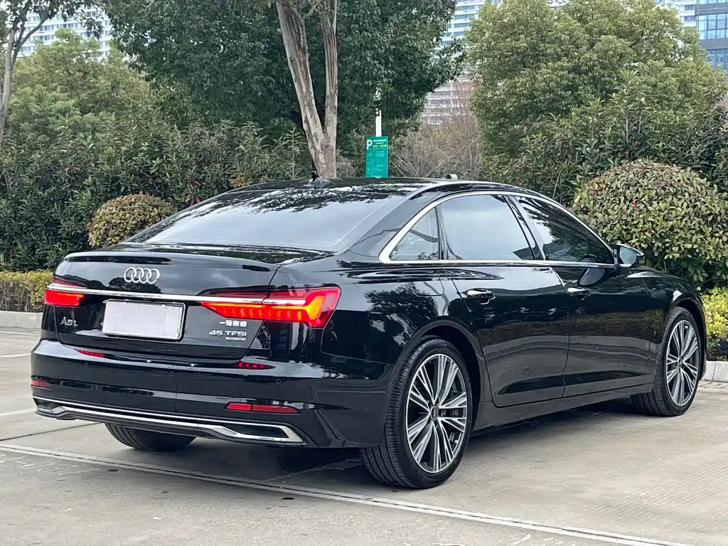 Audi A6L — фото 5