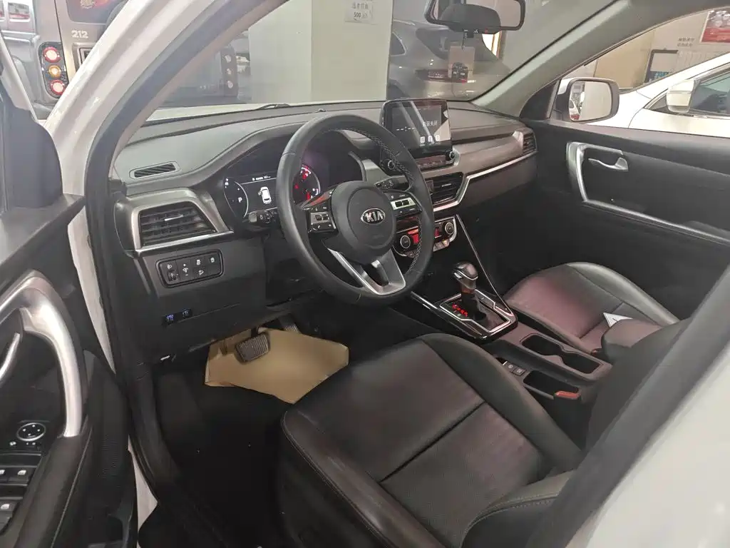 Kia Sportage — фото 14
