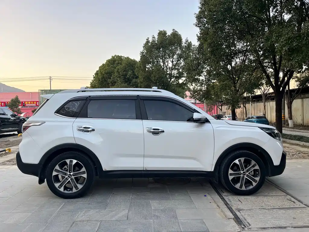 Kia Sportage — фото 4