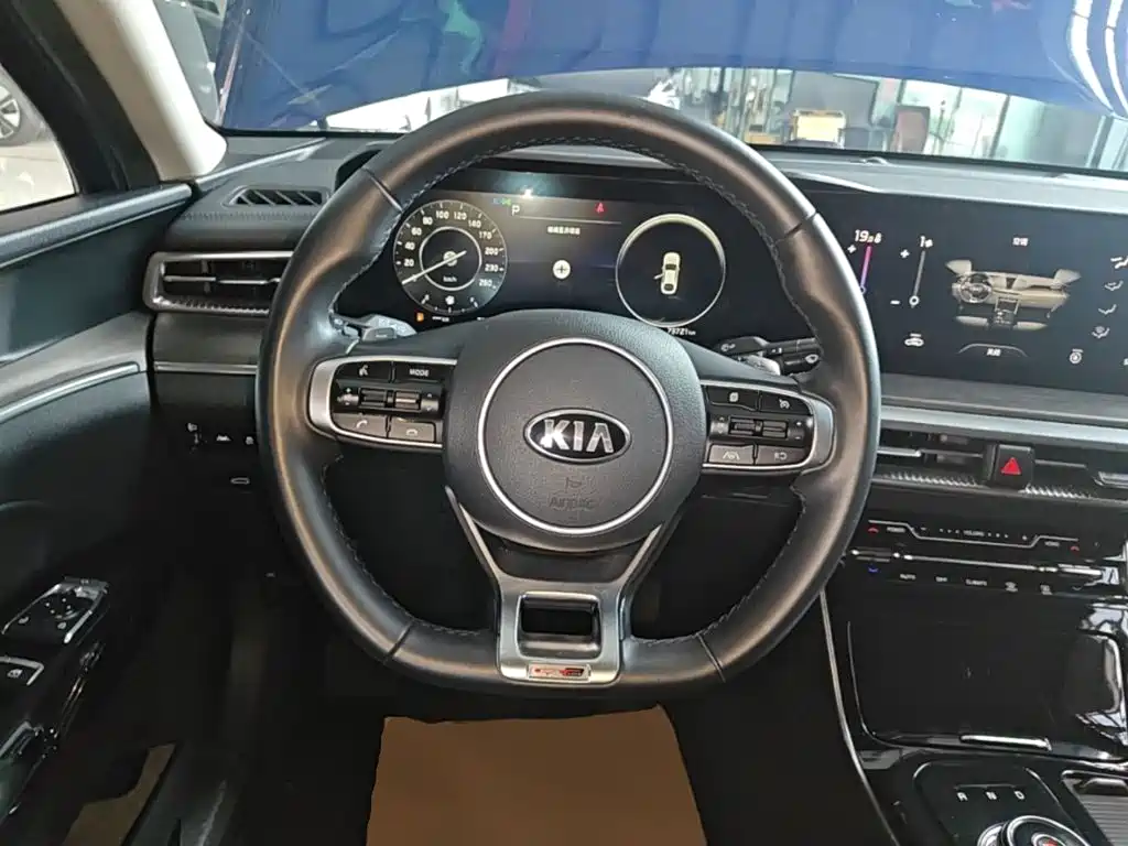 Kia K5 — фото 11