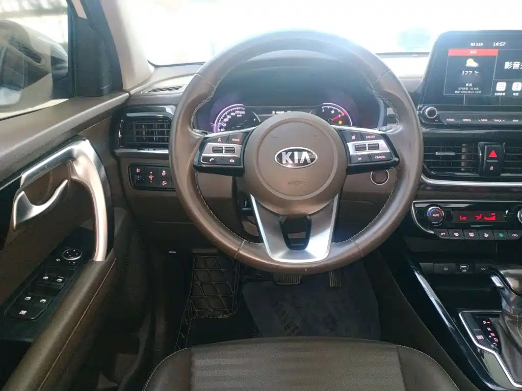 Kia Sportage — фото 11