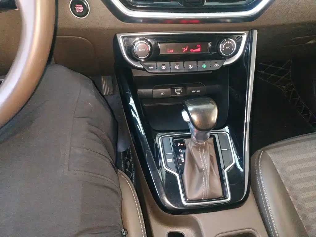 Kia Sportage — фото 14