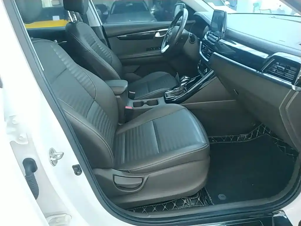 Kia Sportage — фото 25