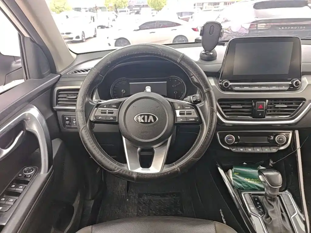 Kia Sportage — фото 7