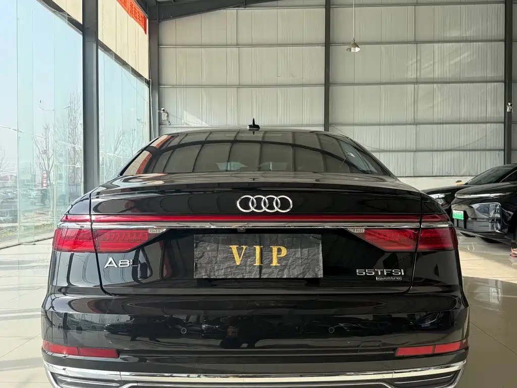 Audi A8 — фото 5