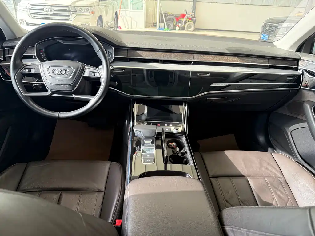 Audi A8 — фото 9