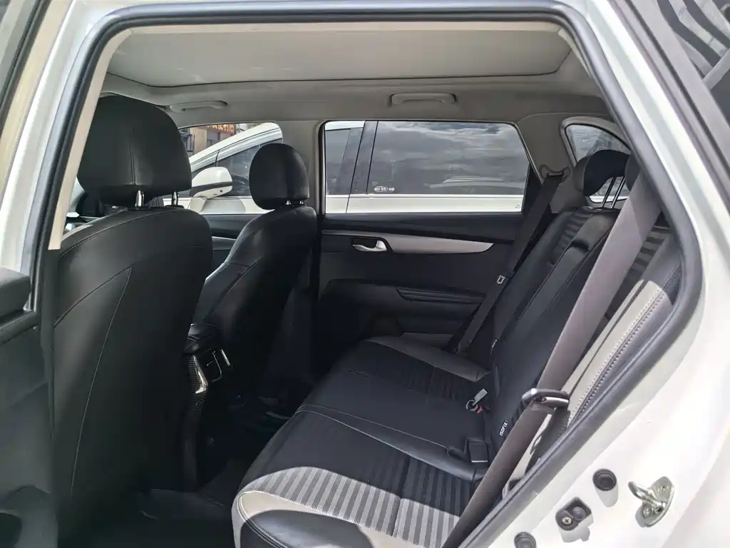 Kia Sportage — фото 11