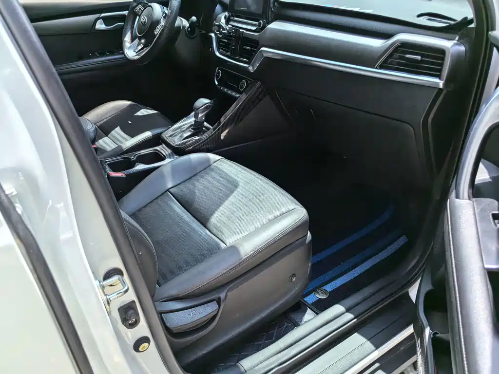 Kia Sportage — фото 12