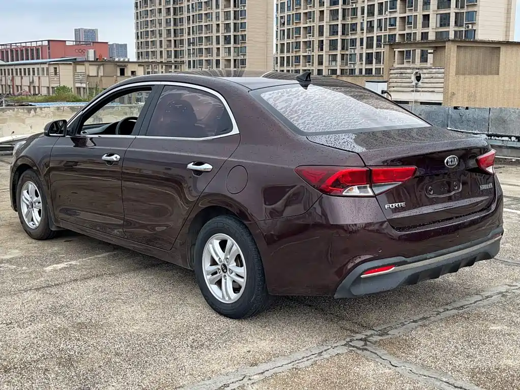 Kia Forte — фото 15