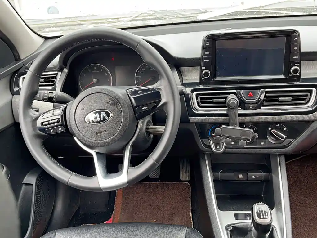 Kia Forte — фото 10