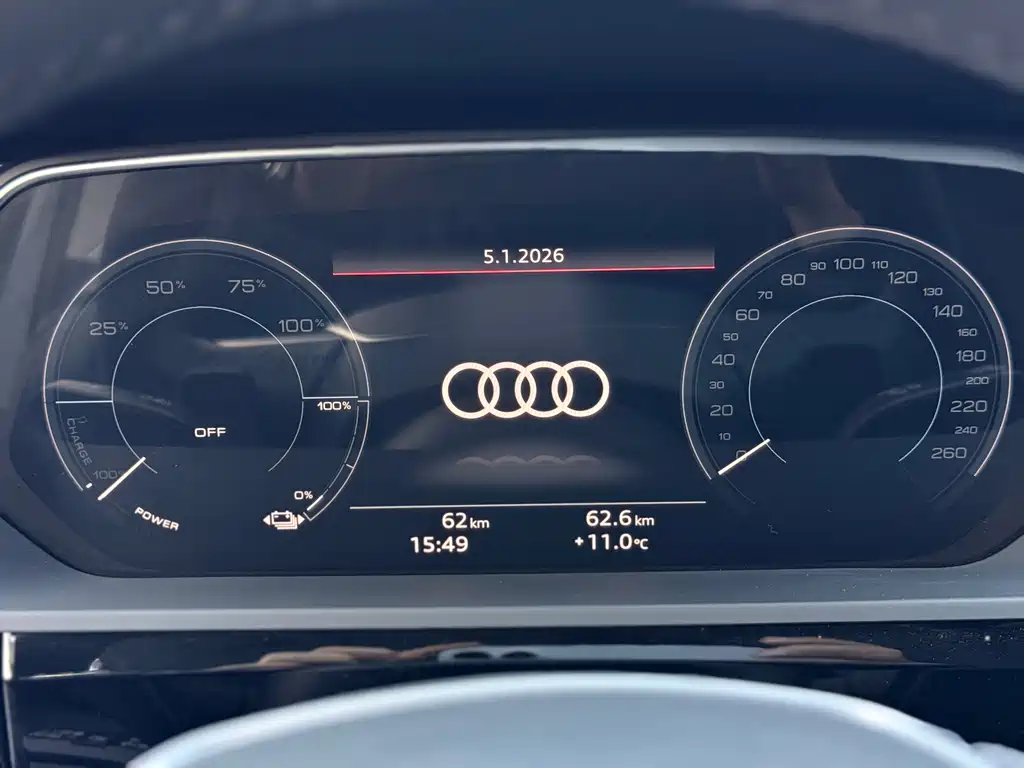 Audi e-tron — фото 23