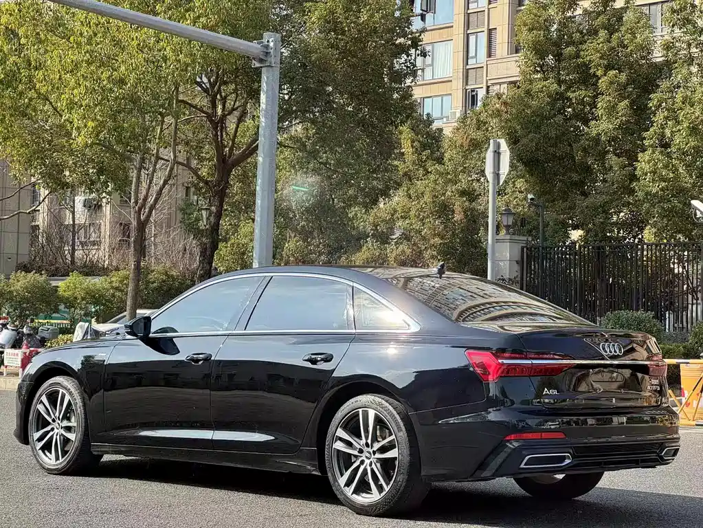 Audi A6L — фото 6
