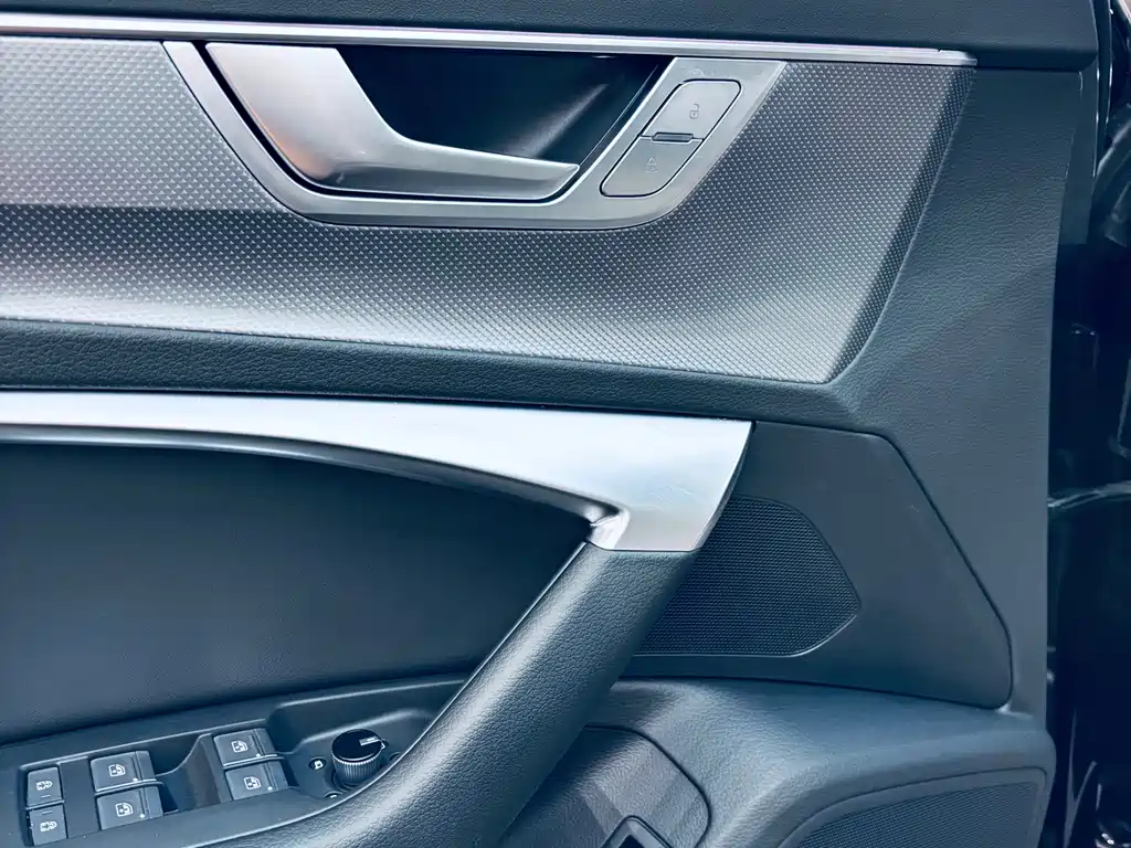 Audi A6L — фото 6
