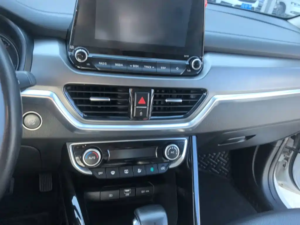 Kia Sportage — фото 13
