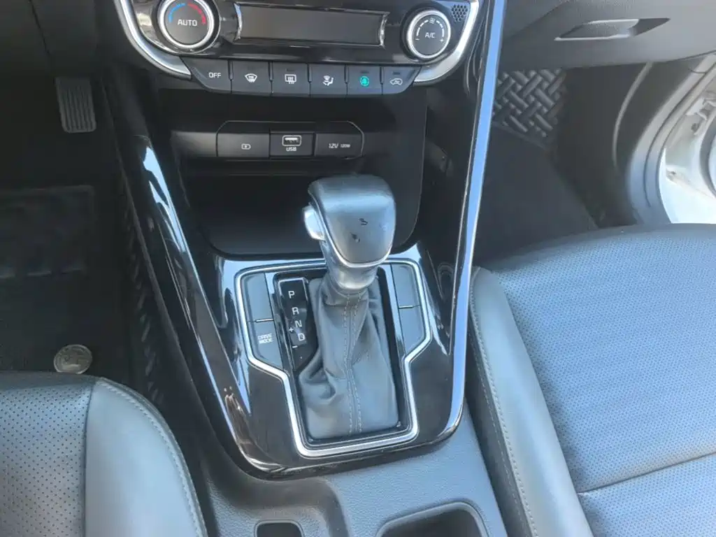 Kia Sportage — фото 14