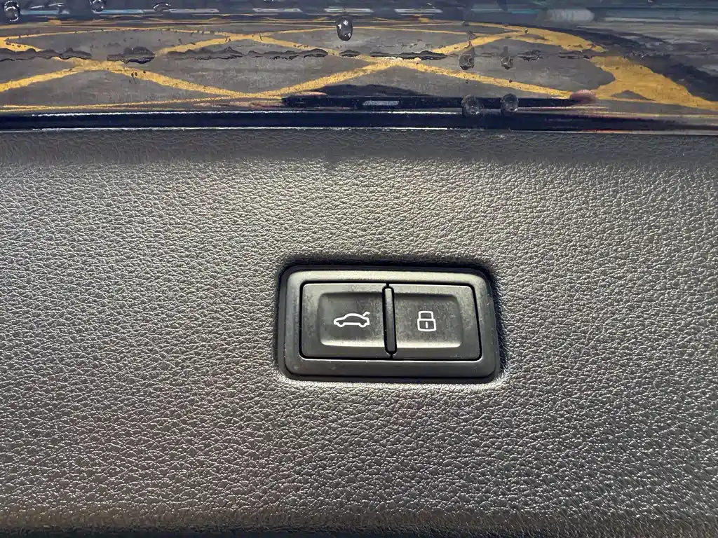 Audi Q8 — фото 14