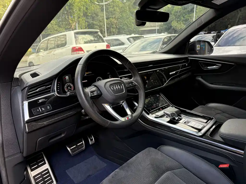 Audi Q8 — фото 17