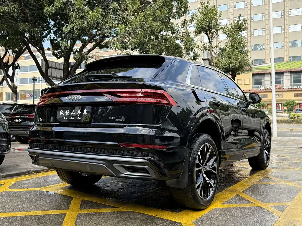 Audi Q8 — фото 6