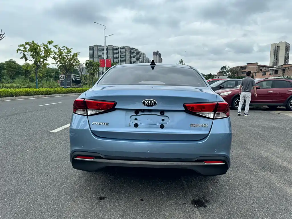 Kia Forte — фото 5