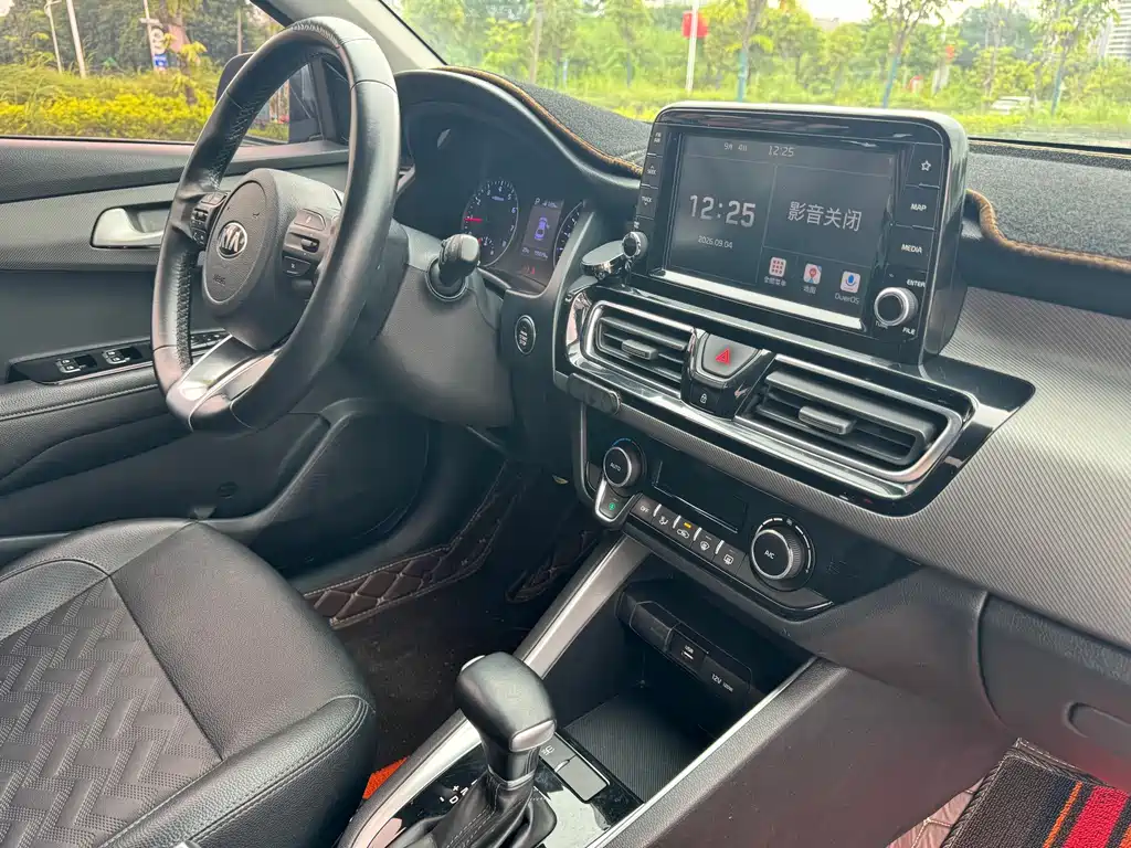 Kia Forte — фото 10