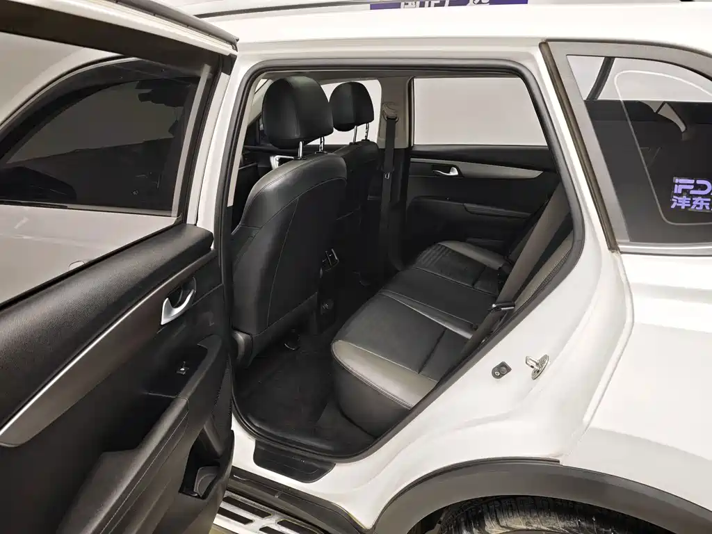 Kia Sportage — фото 17