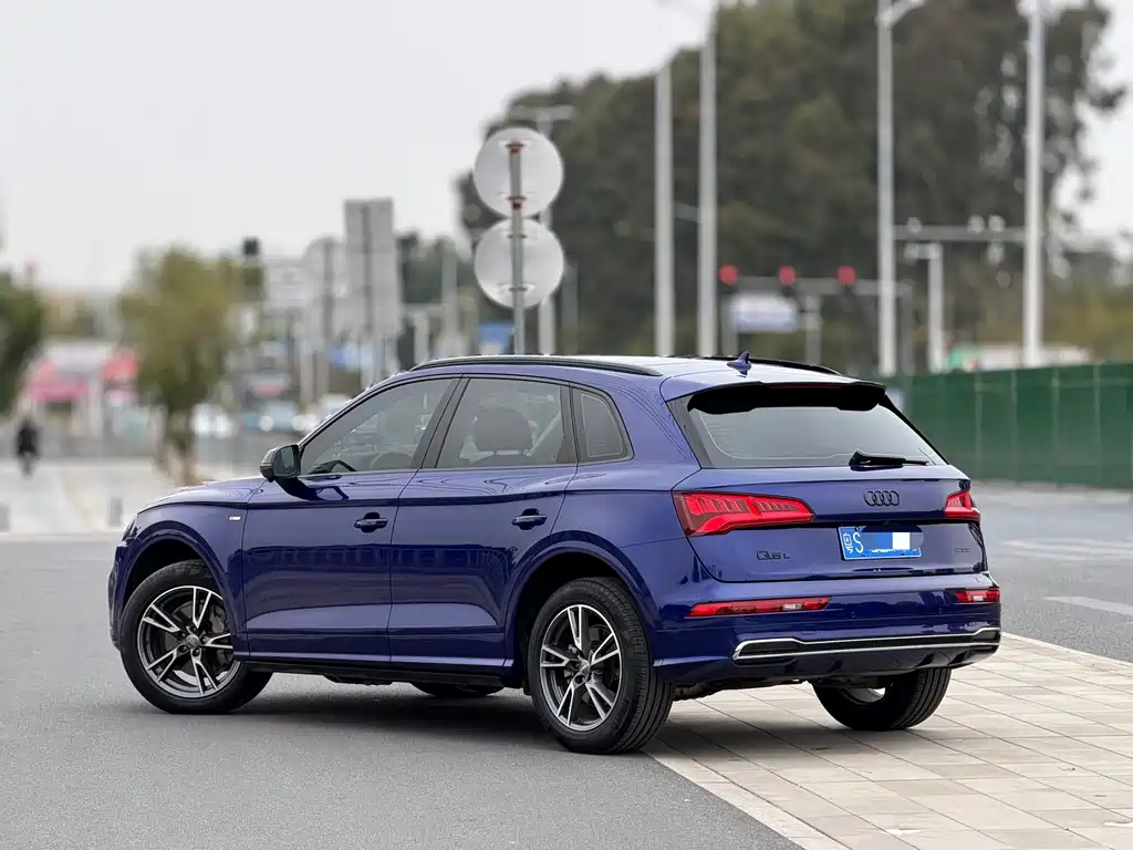 Audi Q5L — фото 2