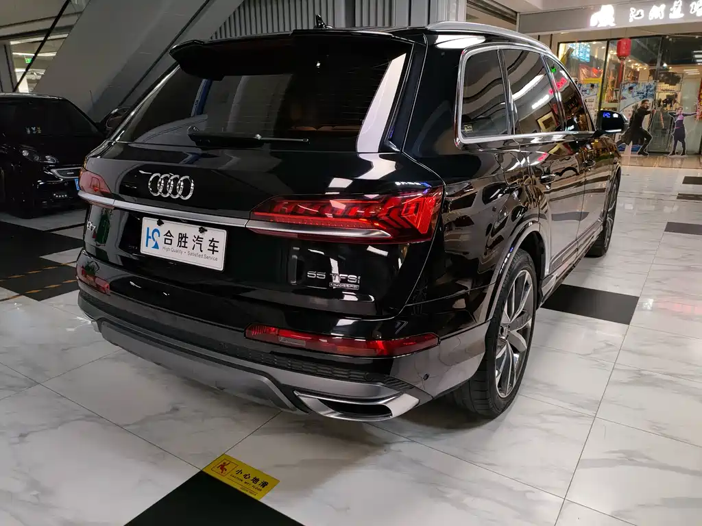 Audi Q7 — фото 7