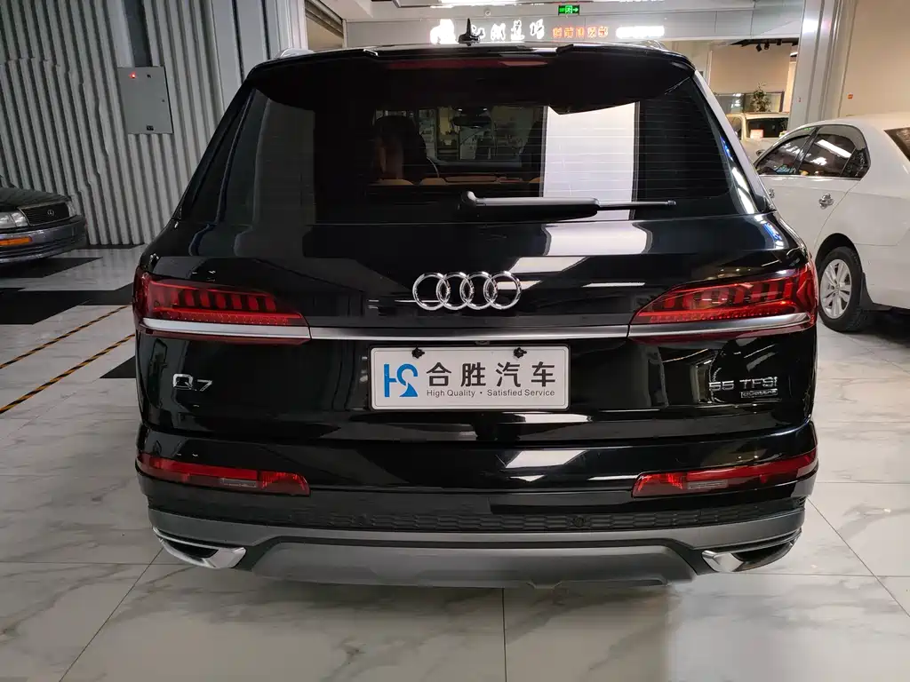 Audi Q7 — фото 8