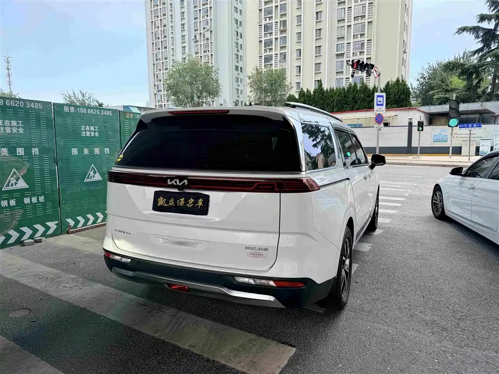 Kia Carnival — фото 4
