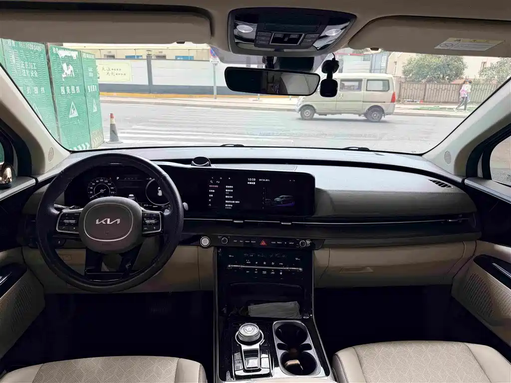 Kia Carnival — фото 8