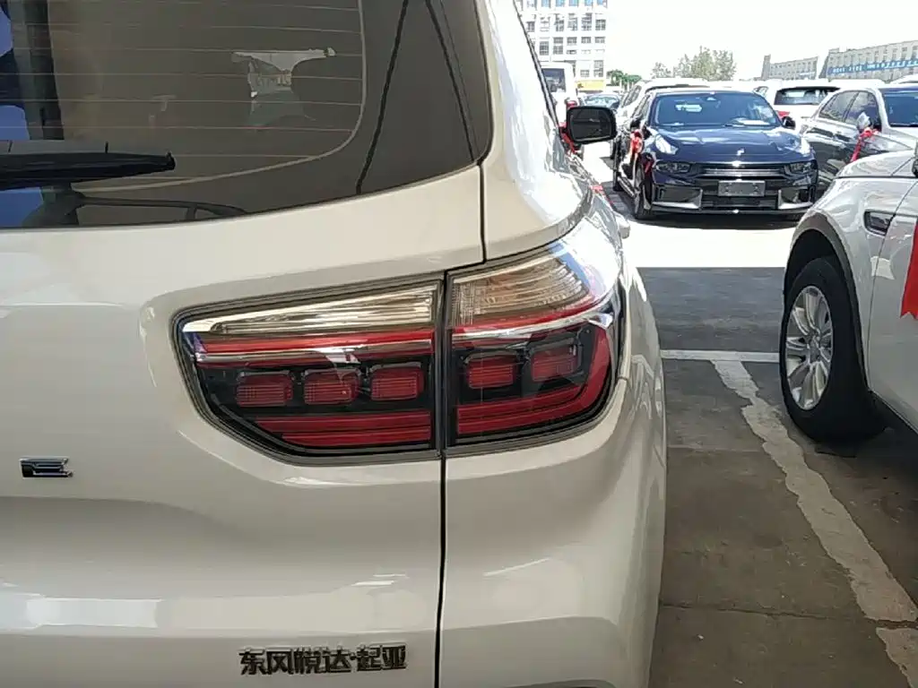 Kia Sportage — фото 8