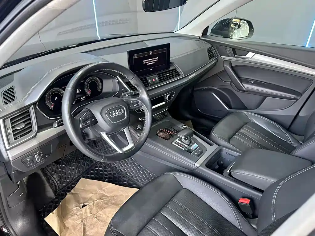 Audi Q5L — фото 11