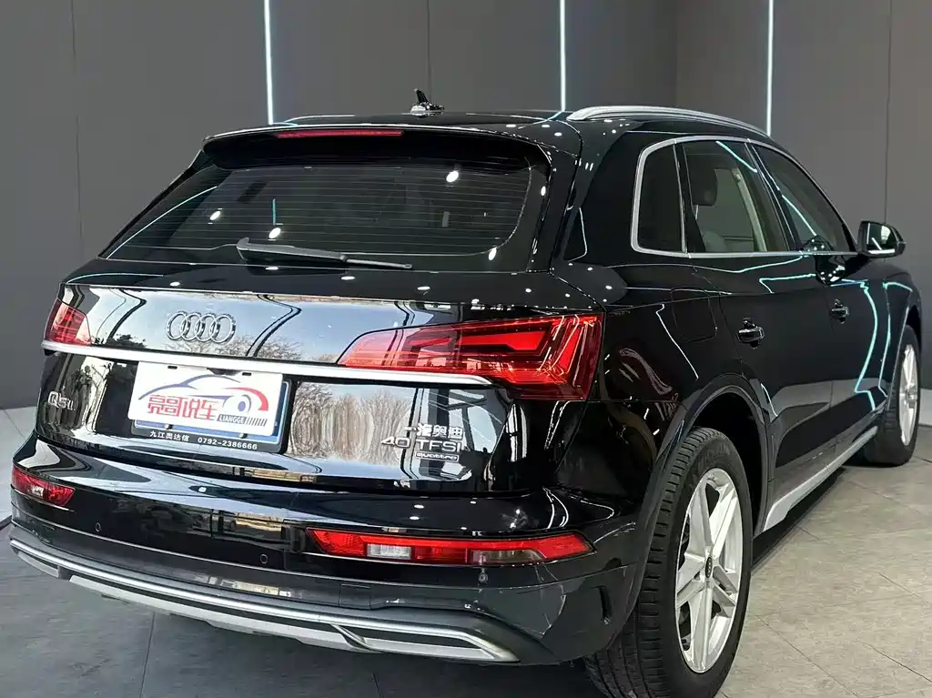 Audi Q5L — фото 6