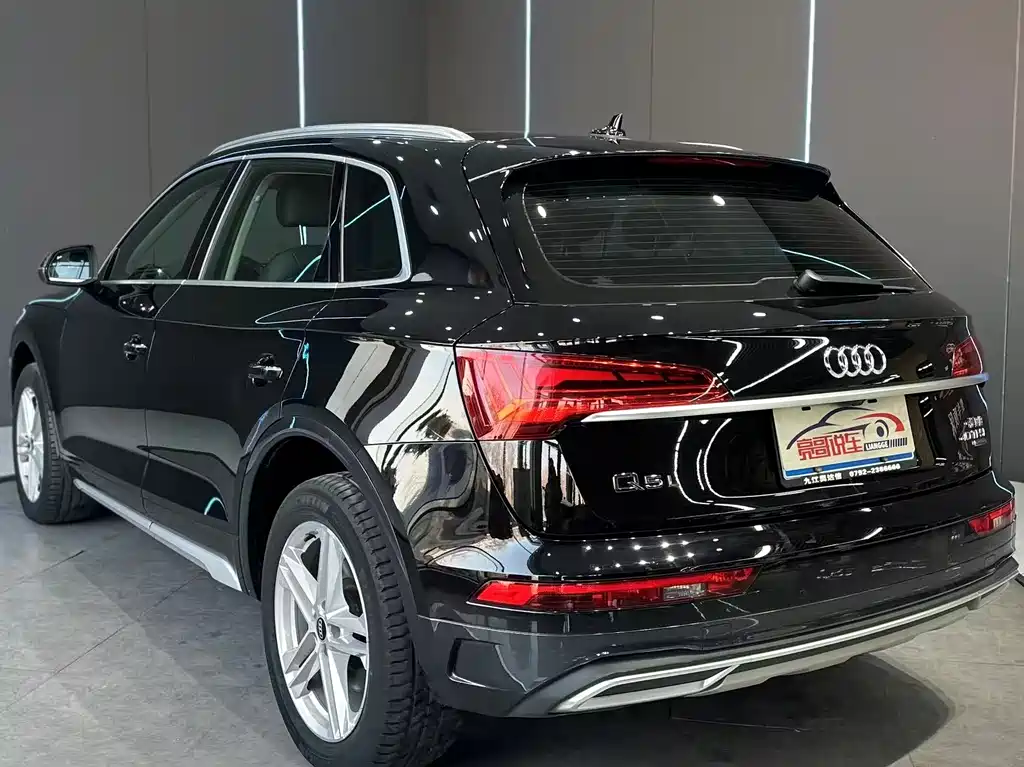 Audi Q5L — фото 8
