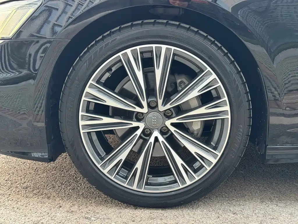 Audi A6L — фото 10