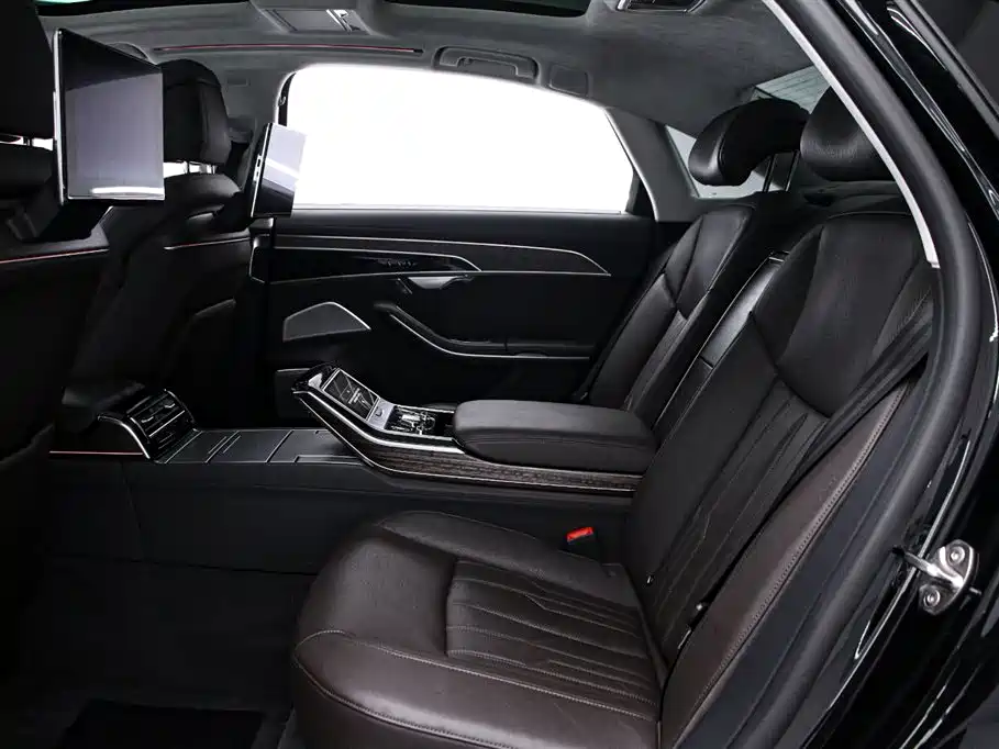 Audi A8 — фото 14