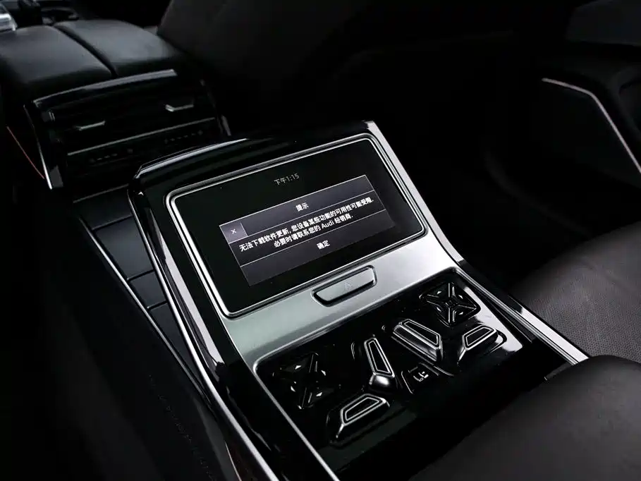 Audi A8 — фото 15