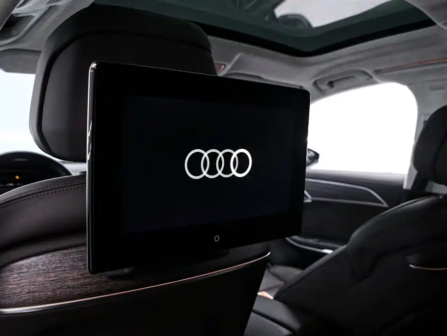 Audi A8 — фото 16