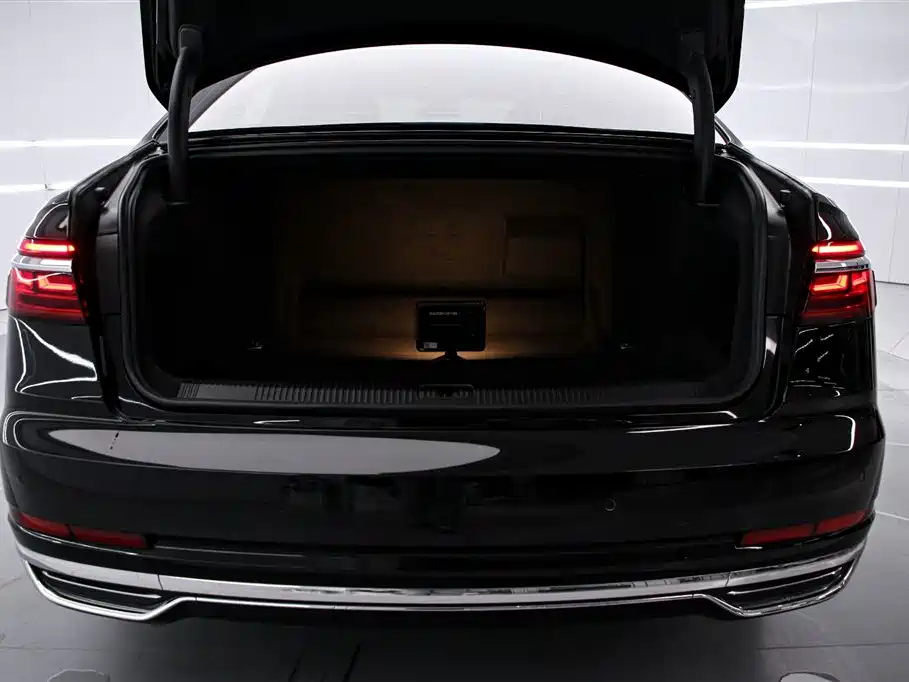 Audi A8 — фото 17